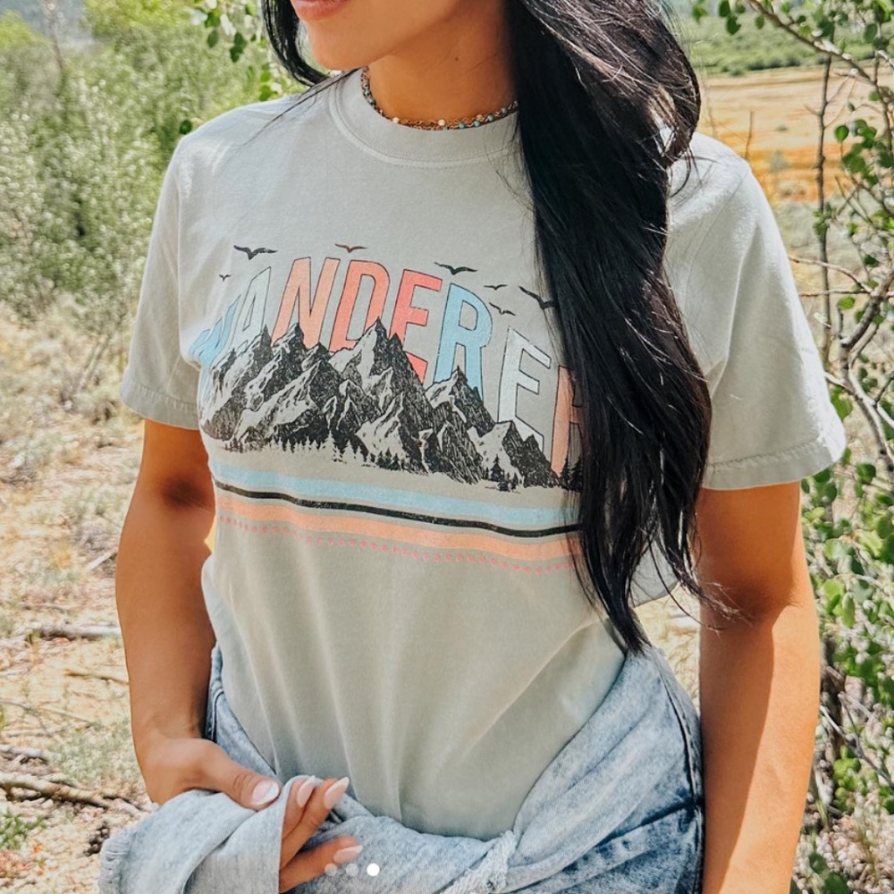 Mountain Moverz Wanderer Tee!